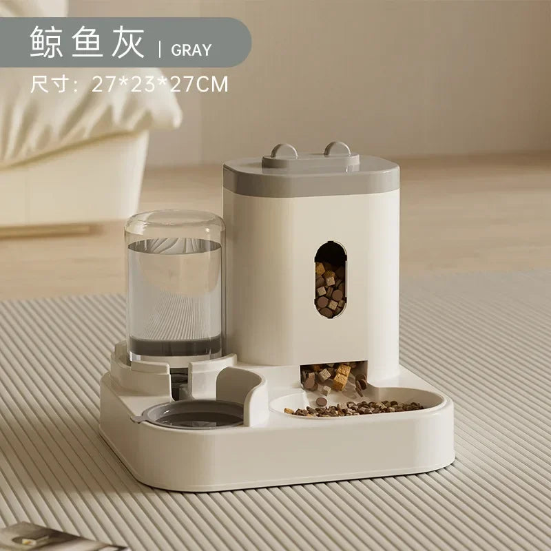 Automatic feeder for dogs and cats