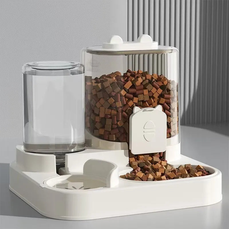 Automatic feeder for dogs and cats
